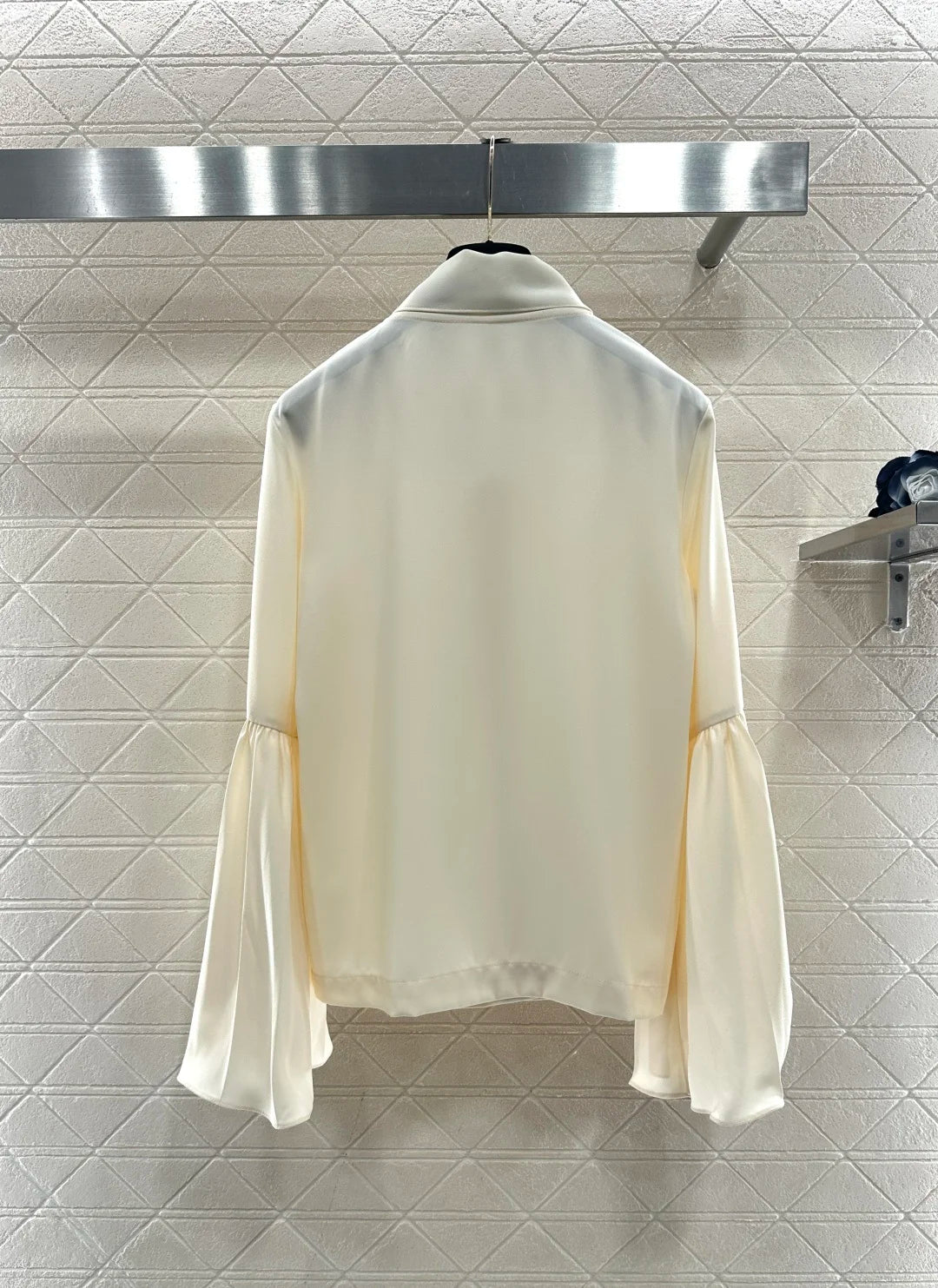 2025 New Women's Bow Ribbon Wide Sleeve Shirt Jacket T-Shirt Banquet Elegant Loose Plain Shoulder T-Shirt