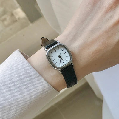 Women's Simple Vintage Watches for Women Dial Wristwatch Leather Strap Wrist Watch High Quality Ladies Casual Bracelet Watches