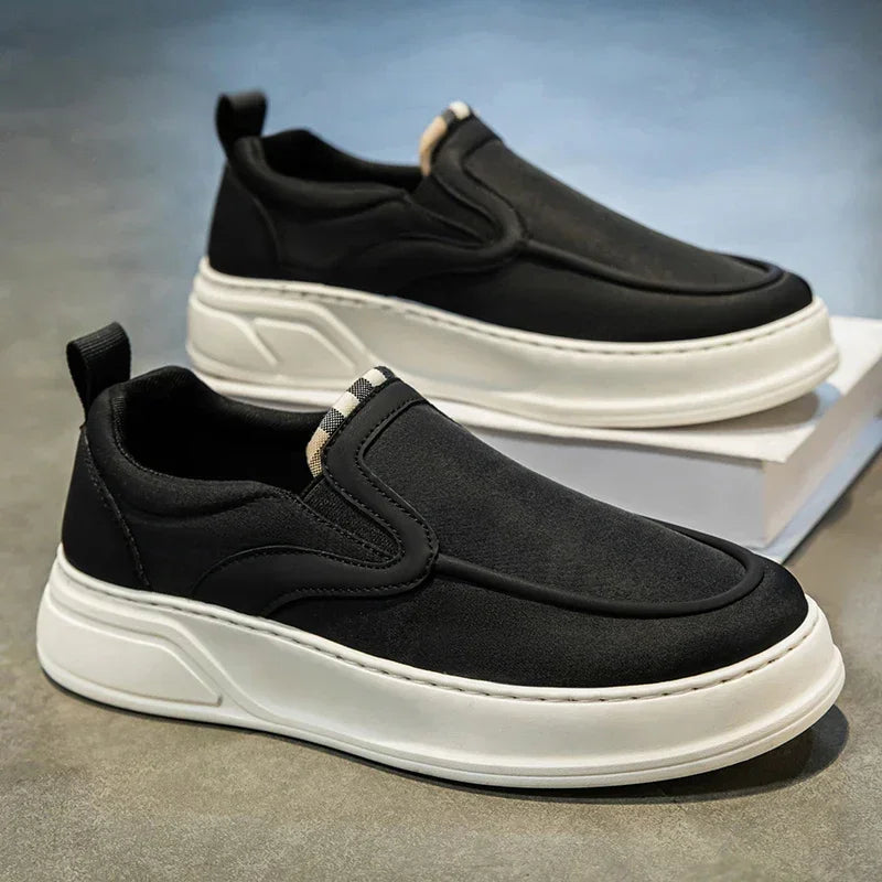 All-season Fashionable and Versatile Large-sized Casual Flat-heeled Men's Shoes That Are Soft and Convenient To Wear on One Foot