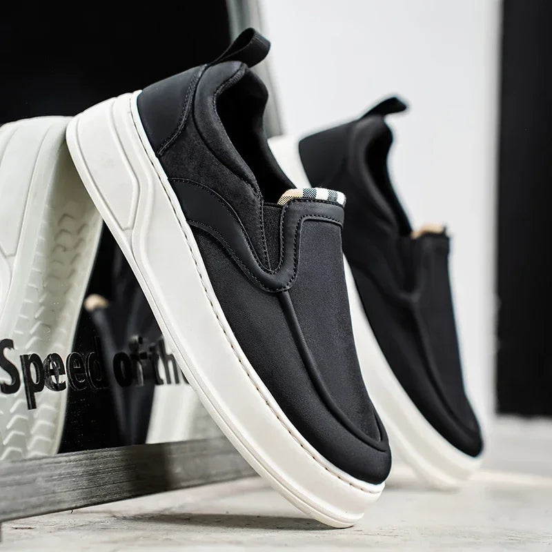 All-season Fashionable and Versatile Large-sized Casual Flat-heeled Men's Shoes That Are Soft and Convenient To Wear on One Foot