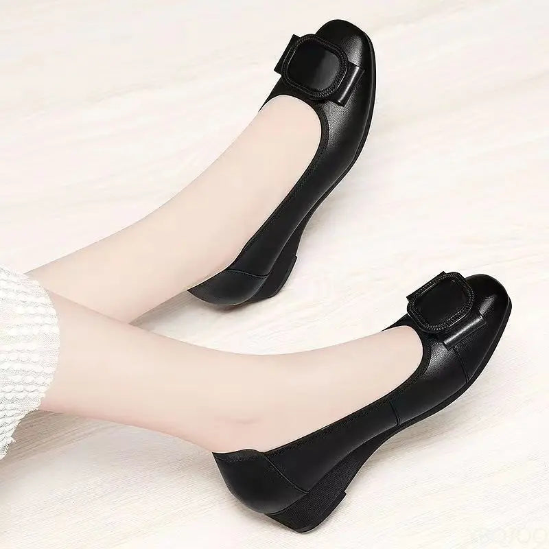Women's New soft soled Shoes Fashion black mom flats Casual light non slip shoe Versatile comfort ladies leather footwear Mujer