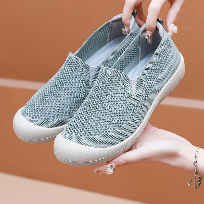 Women's casual shoes are lightweight, non slip, breathable, loafers for commuting and travel, flat shoes for comfortable women's