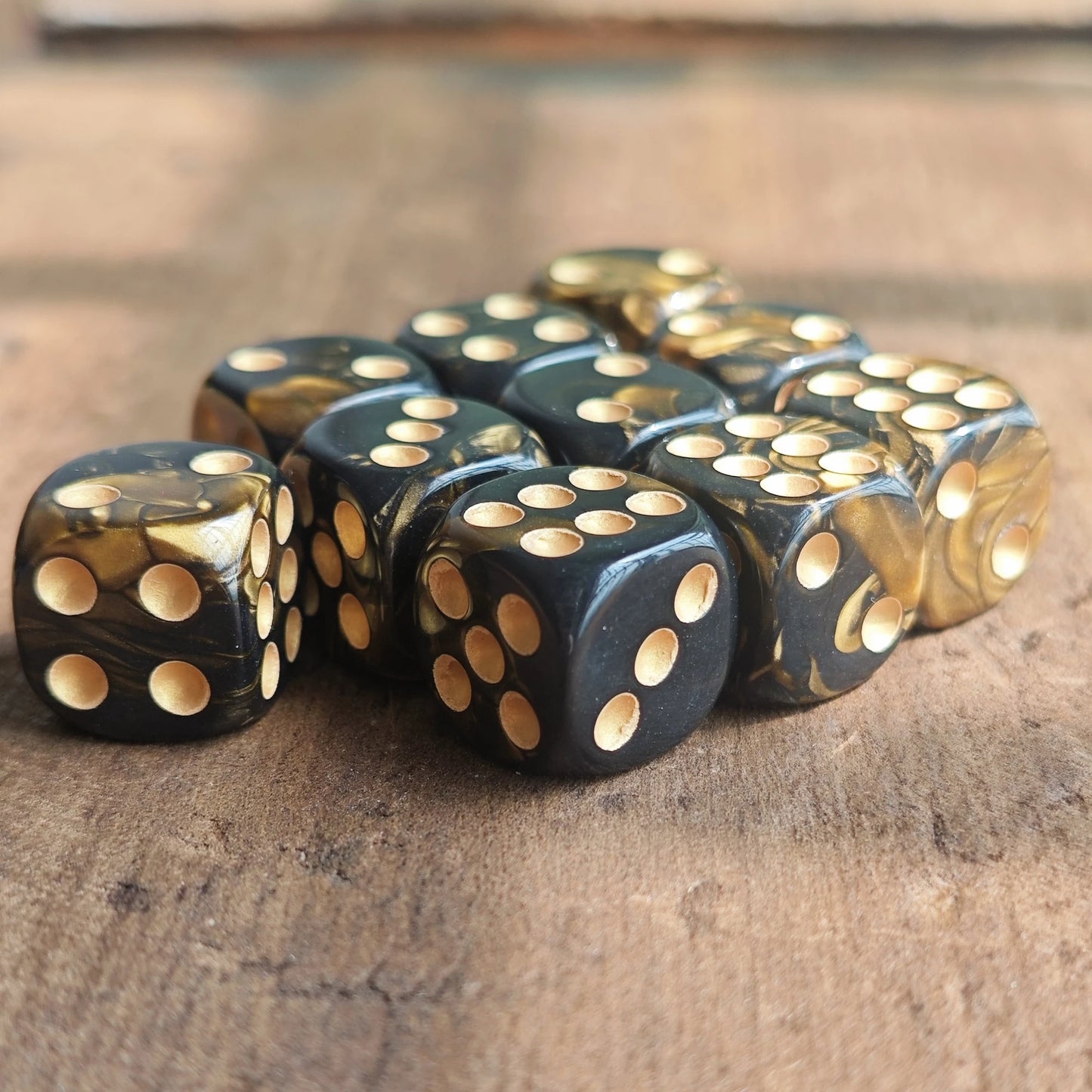 16MM Black and Gold Points D6 Dice Set Warhammers 40K Dungeons and Dragons Board Game