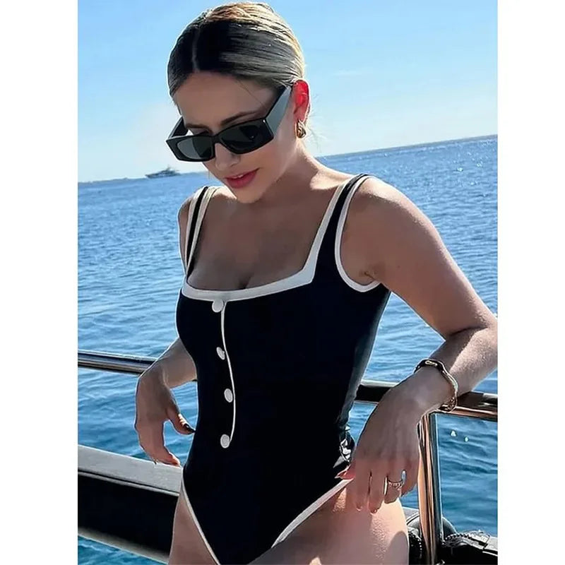 New Arrival Bikinis Set Black and White Simple INS Style High-grade Sense Swimsuit with Small Fragrant Wind Button Decoration