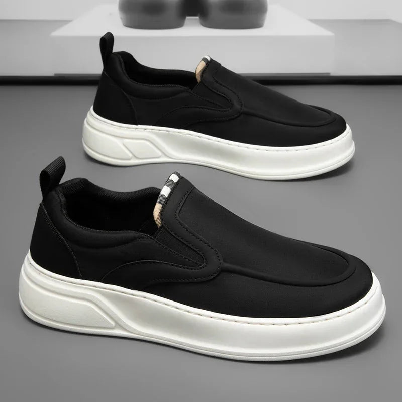 All-season Fashionable and Versatile Large-sized Casual Flat-heeled Men's Shoes That Are Soft and Convenient To Wear on One Foot