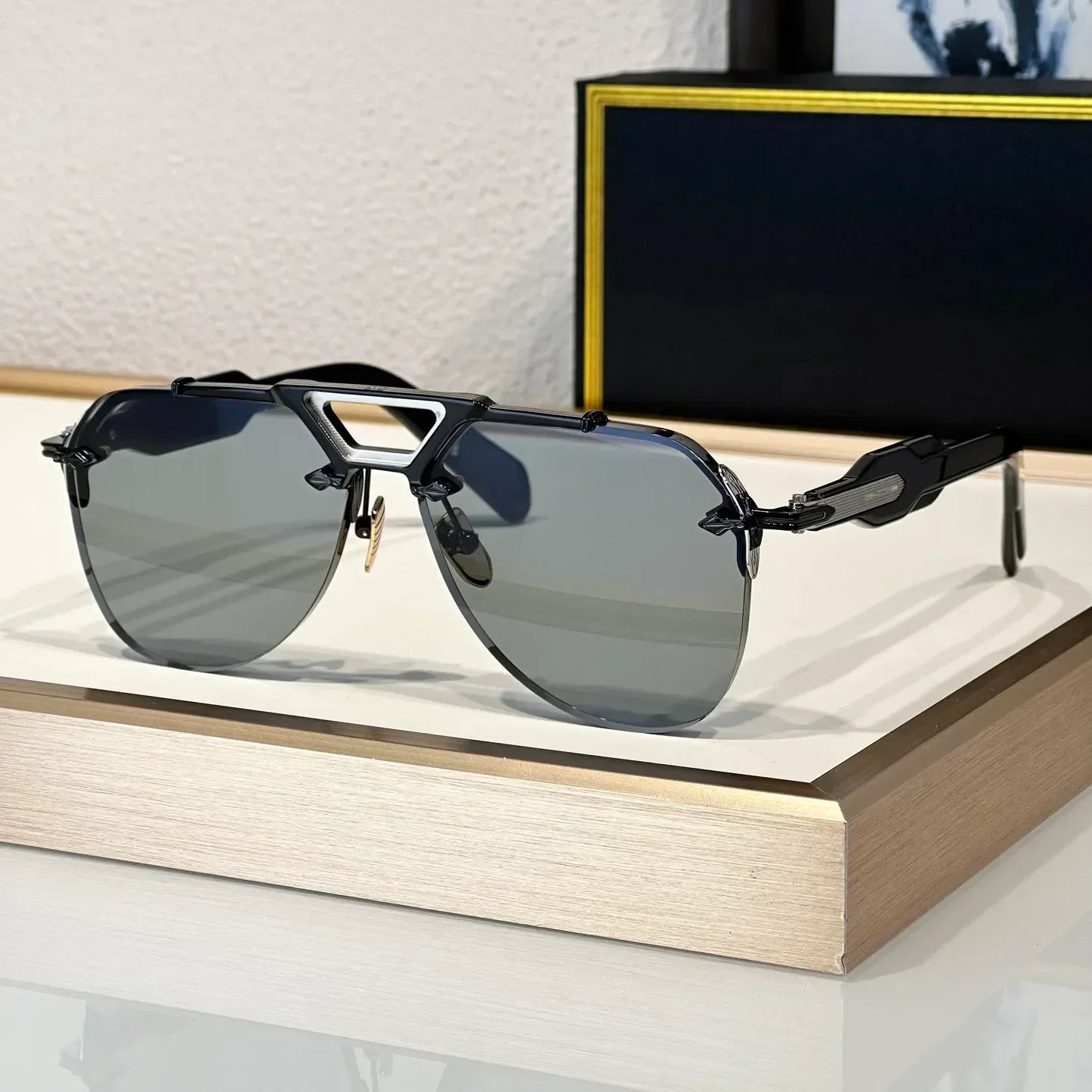 Fashion Sunglasses For Women and Men SIVEBRAND Style Anti-Ultraviolet Retro Plate Full Frame Special design Glasses Random Box