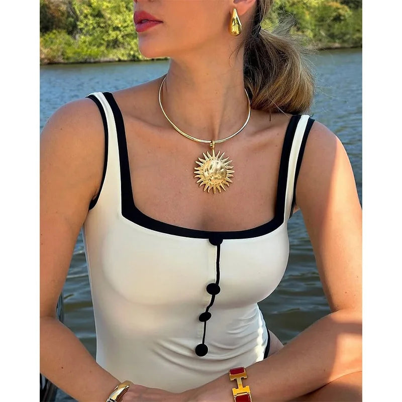 New Arrival Bikinis Set Black and White Simple INS Style High-grade Sense Swimsuit with Small Fragrant Wind Button Decoration