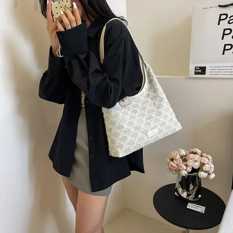 Women's 2025 Summer Trendy Bag. Large - Capacity Commuting Tote, Armpit Style, Versatile Niche for Casual Outings
