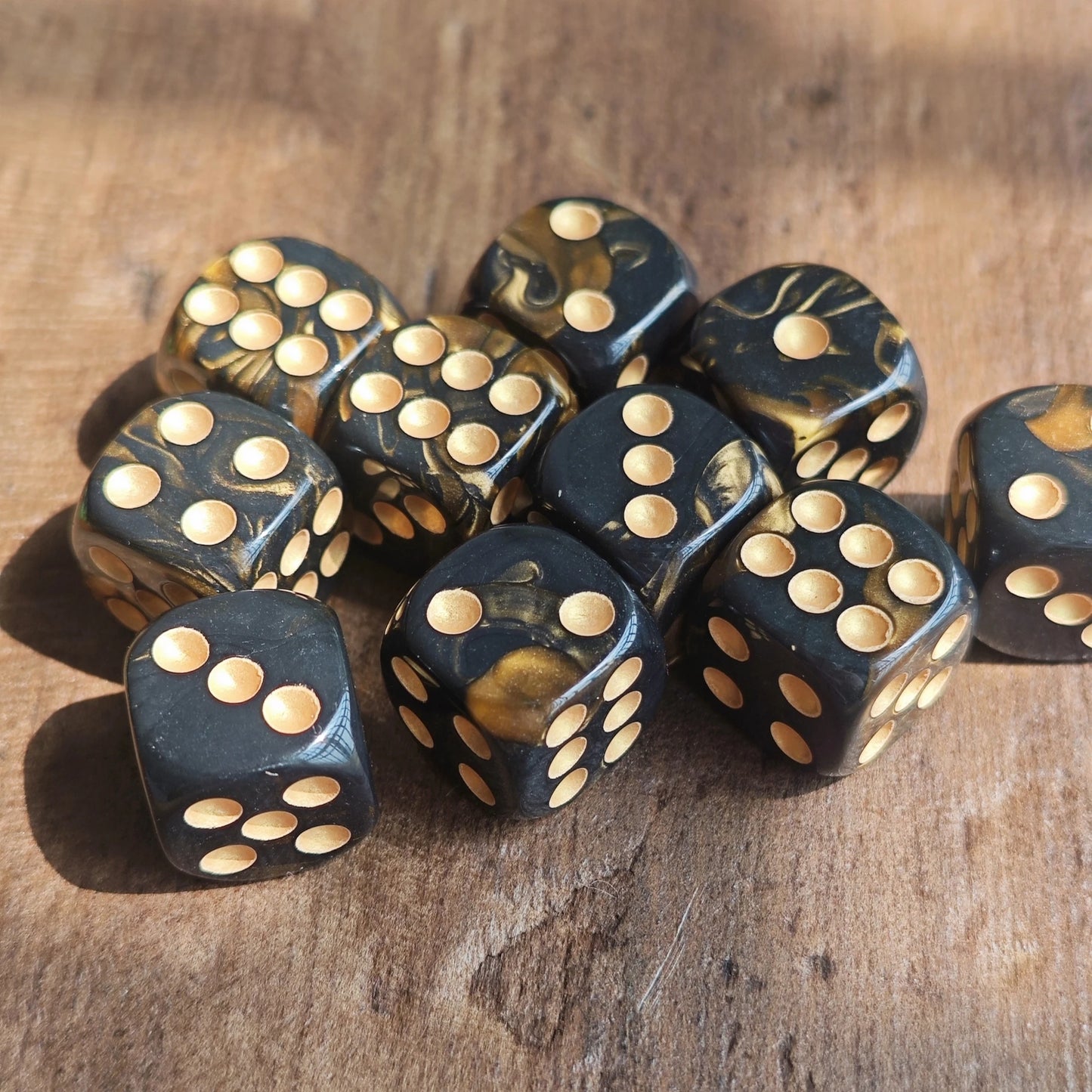 16MM Black and Gold Points D6 Dice Set Warhammers 40K Dungeons and Dragons Board Game