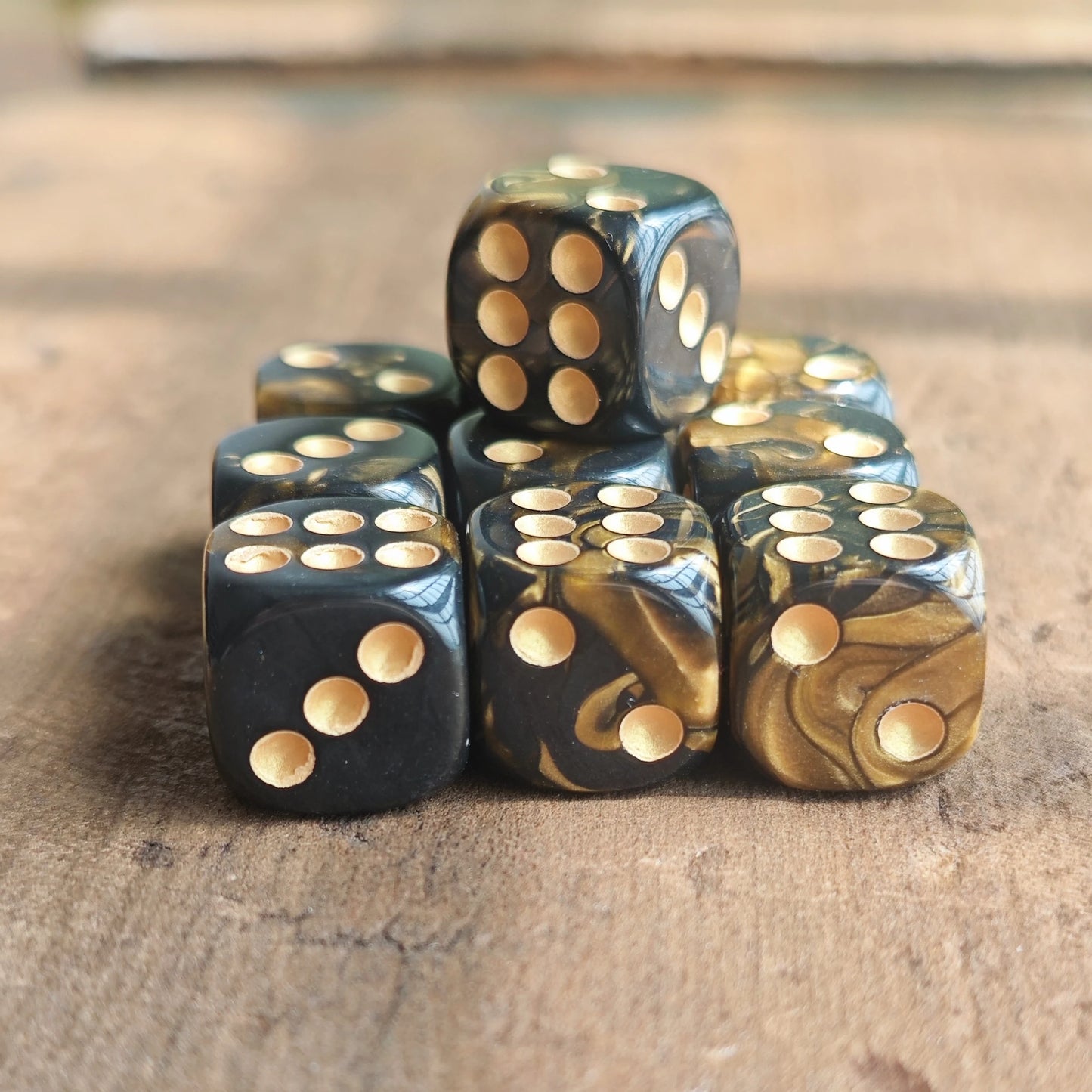 16MM Black and Gold Points D6 Dice Set Warhammers 40K Dungeons and Dragons Board Game