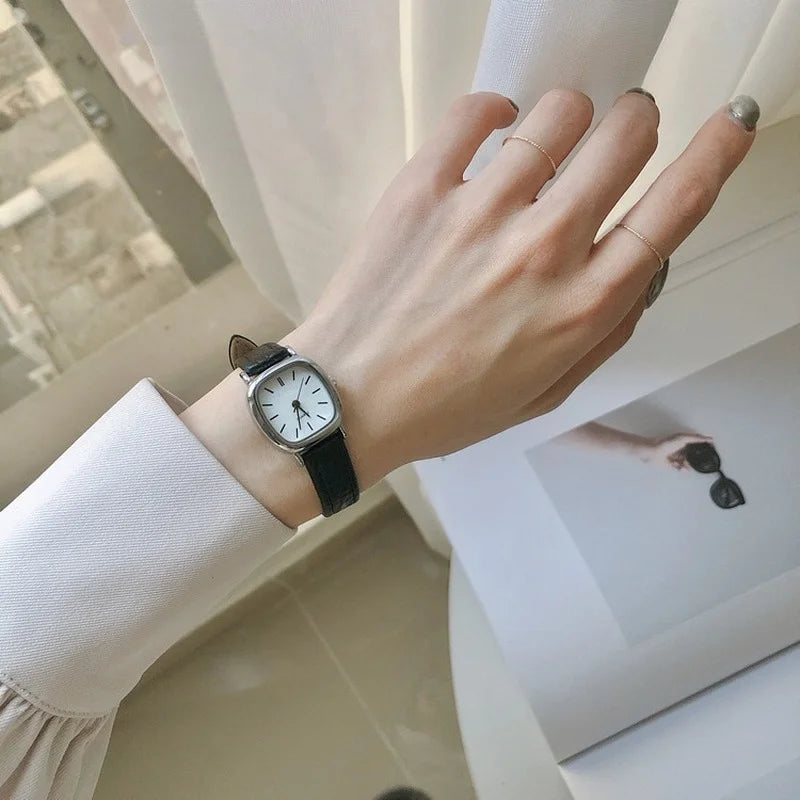 Women's Simple Vintage Watches for Women Dial Wristwatch Leather Strap Wrist Watch High Quality Ladies Casual Bracelet Watches