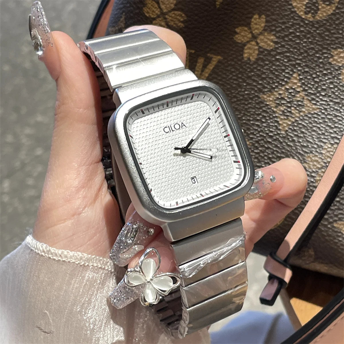 2025 hot selling women's watch trendy large dial watch for women high-end niche art ladies high-end watch