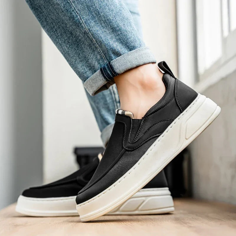 All-season Fashionable and Versatile Large-sized Casual Flat-heeled Men's Shoes That Are Soft and Convenient To Wear on One Foot