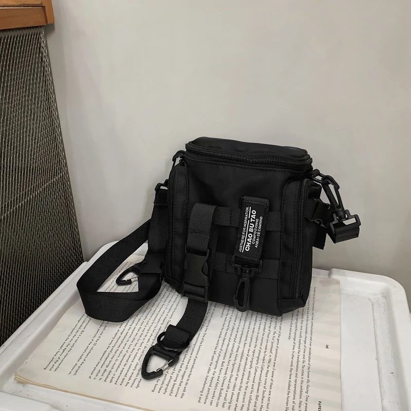 Slunging new single-shoulder bag for men Trendy design feel niche slunging bag for outdoor sports light commuting backpack for w