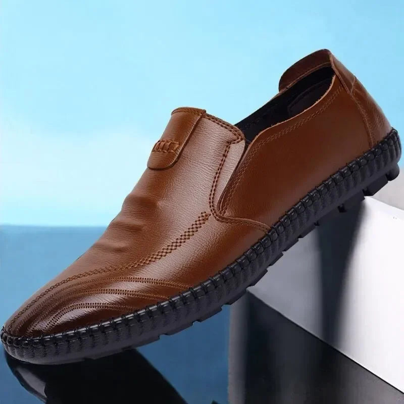 Men Casual Loafers Comfortable Lightweigh Walking Footwear Moccasins Breathable Slip on Male Leather Shoes Zapatos Hombre Male