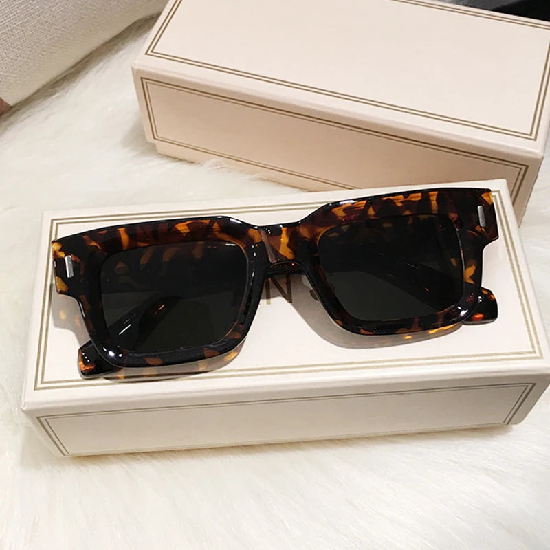 Brand Designer Square Sunglasses Women Men Ocean Color Shades Sun Glasses Female Fashion Rectangle Rivet Oculos De Sol