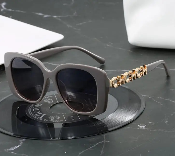 New Fashion Sunglasses for Women Female Large Frame Luxury Designer Ladies Eyeglasses Ladies Sun Glasses Driving Sunscreen