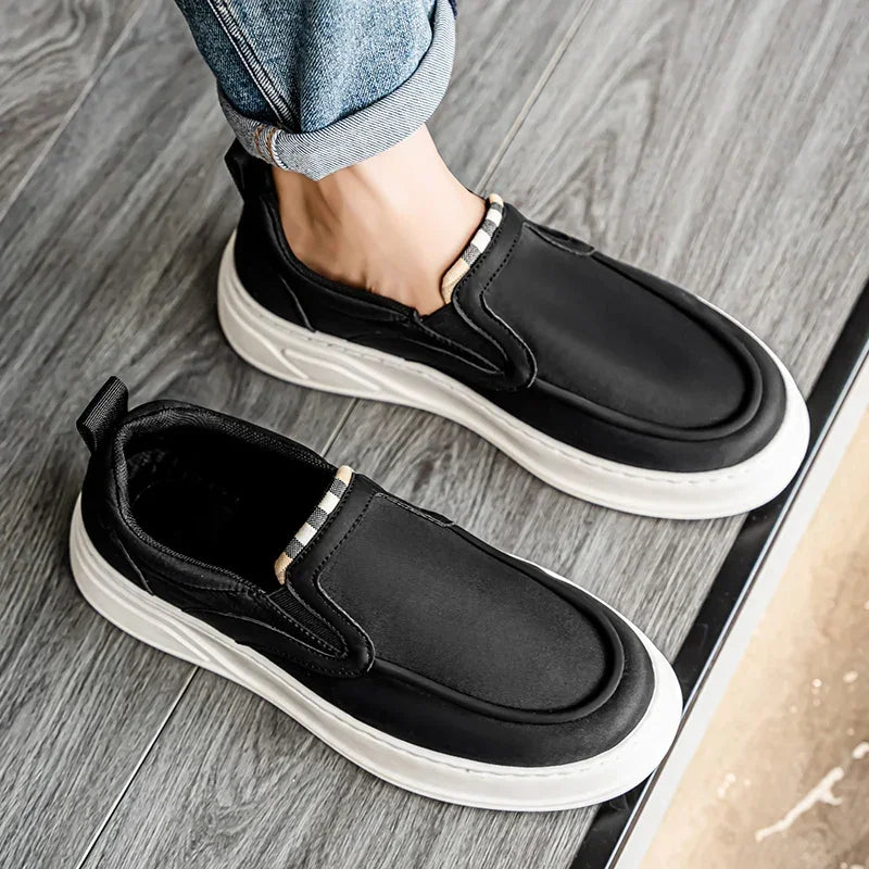 All-season Fashionable and Versatile Large-sized Casual Flat-heeled Men's Shoes That Are Soft and Convenient To Wear on One Foot