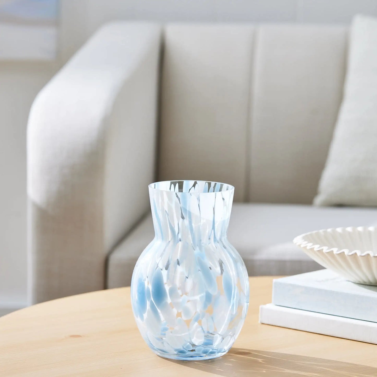 Better Homes & Gardens Tortoise Glass Vase, 7'', Blue and White