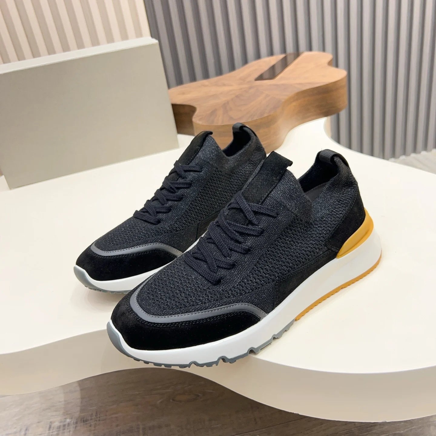 Men Women Sports Shoes New Trendy Male Treking Footwear Non-Slip Trainers Casual Shoes Outdoor Lace-Up Sneakers