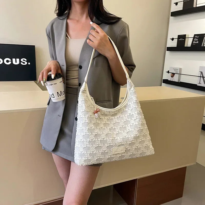 Women's 2025 Summer Trendy Bag. Large - Capacity Commuting Tote, Armpit Style, Versatile Niche for Casual Outings