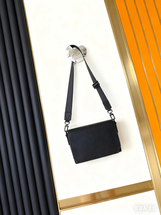 2025 New and Fashionable  Canvas Chain Flip-top Single-shoulder Crossbody Men's Bag