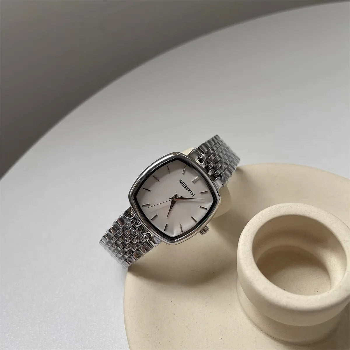 Elegant and Simple Business Quartz Watch for Women, Suitable for Daily Wear