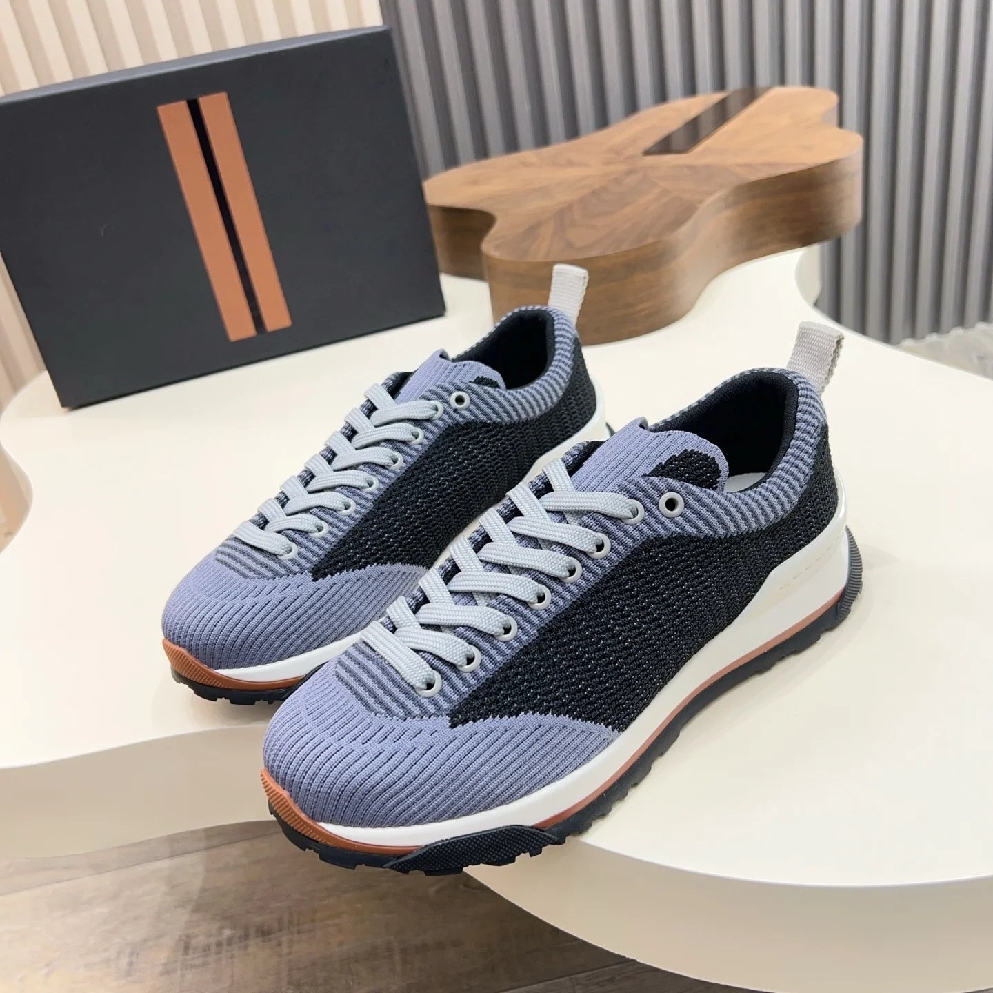 Men Women Sports Shoes New Trendy Male Treking Footwear Non-Slip Trainers Casual Shoes Outdoor Lace-Up Sneakers