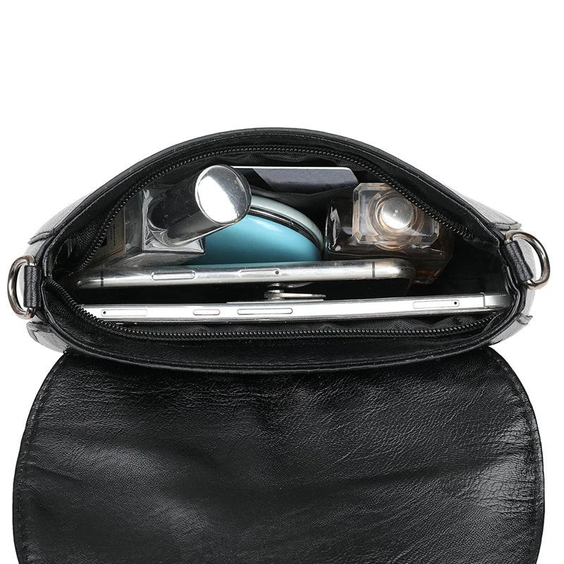 Women's simple crossbody bag with elegant slanted design, suitable for middle-aged and elderly people to carry.