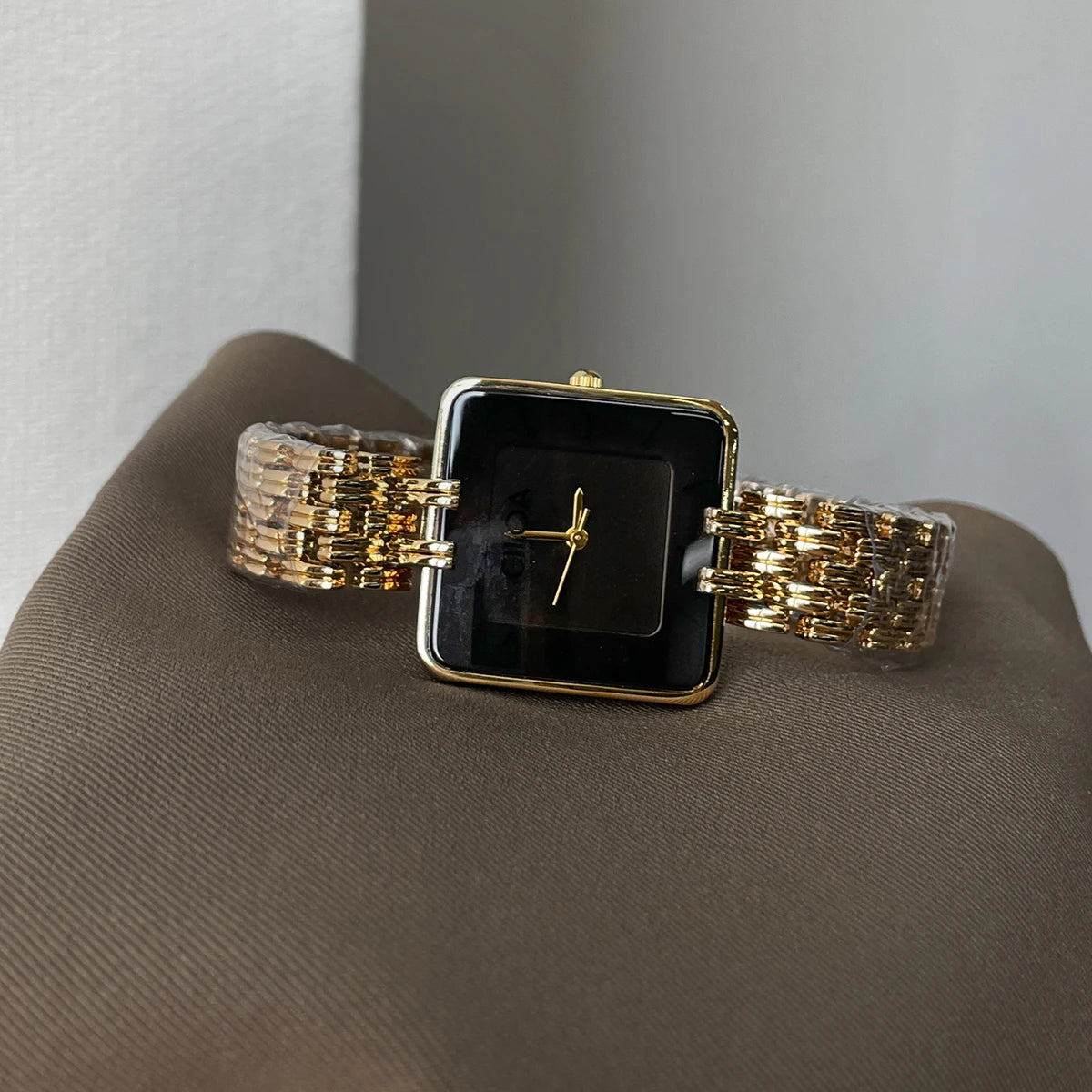 CILOA New Women's Dainty Light Luxury Quartz Watch - Compact, Waterproof