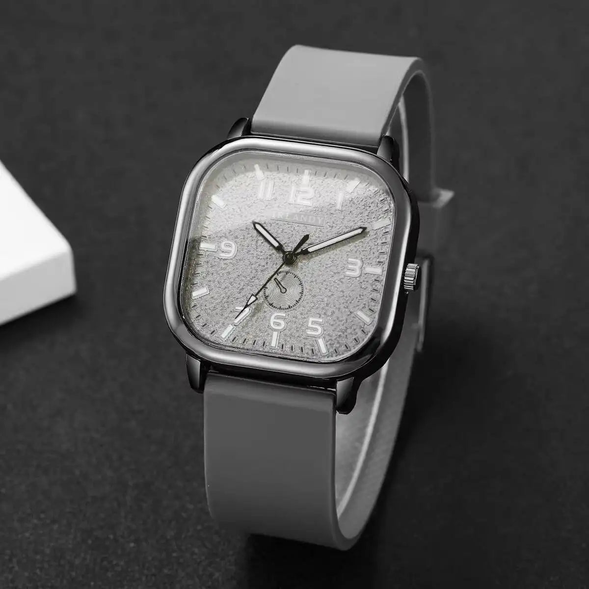 Fashion Square Women Quartz Watch Casual Silicone Strap Sports Wristwatch For Men Women Students（Without Box）