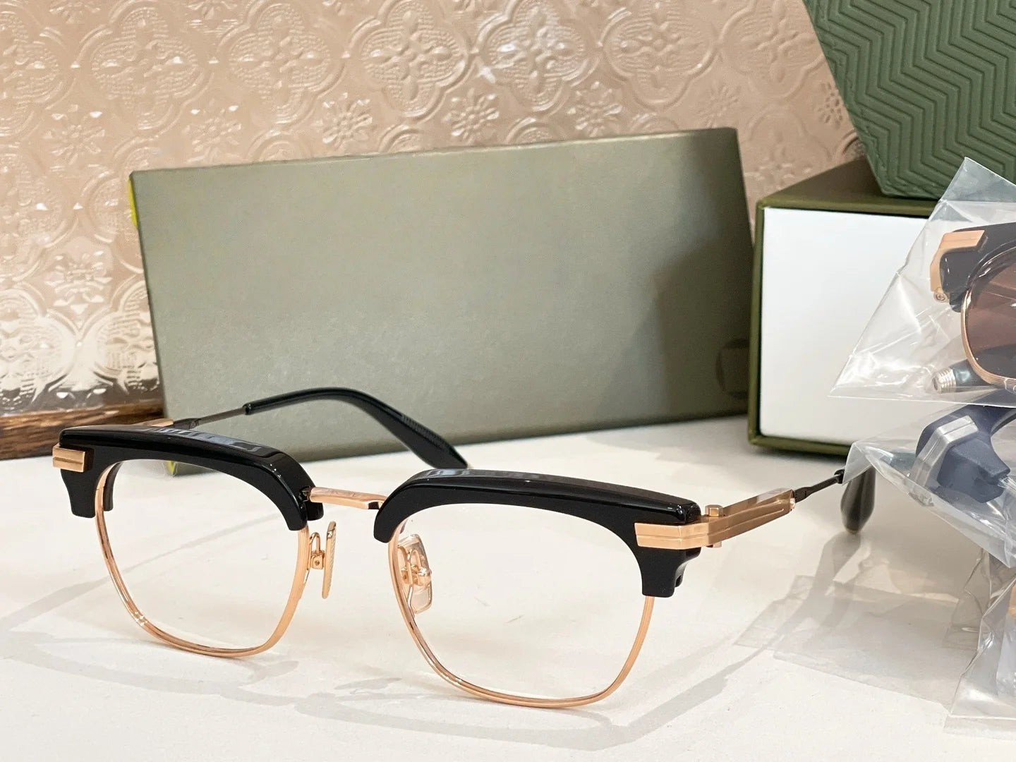 Top High Quality Sunglasses for Men and Women HUBBLE SIZE 140-152 Style UV400 Retro Fashion Special Design Sun Glasses with box