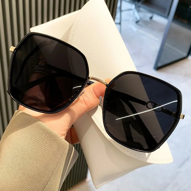 Sunglasses Versatile, Fashionable, Large Frame, Slim Women's Sunglasses, UV Resistant, Metal Eyeframe Glasses