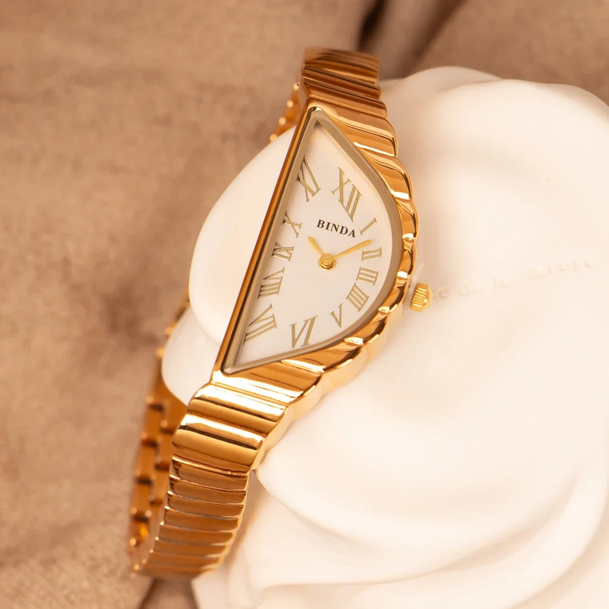 Binda Women’s Gold Case Quartz Watch – Curved White Dial, Half-Round Roman Index, 30M Water-Resistant, Elegant Gift Box Set