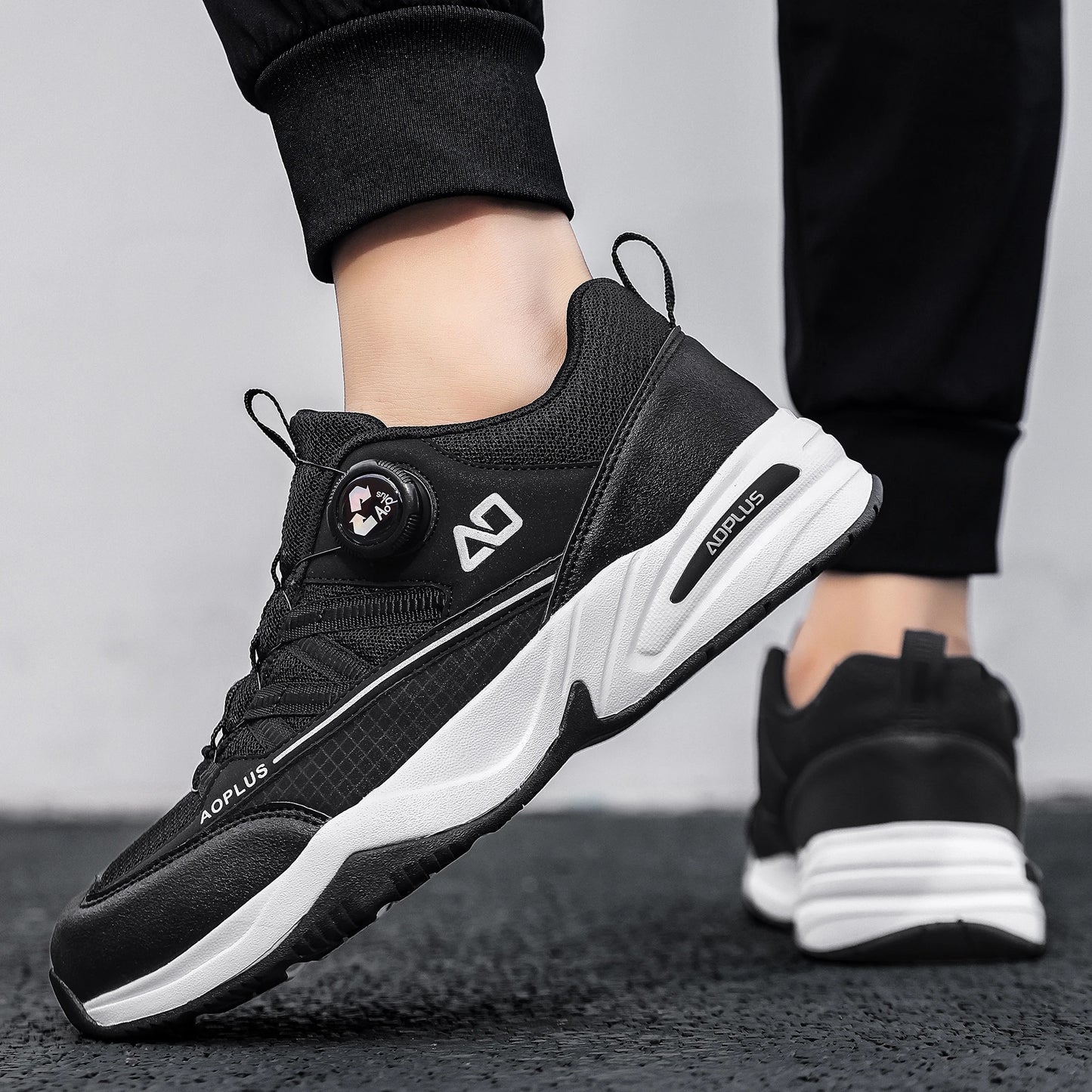 New Fashionable Hiking shoes, Comfortable and Breathable Men's Casual sports shoes, Outdoor walking shoes, black and Gray colors