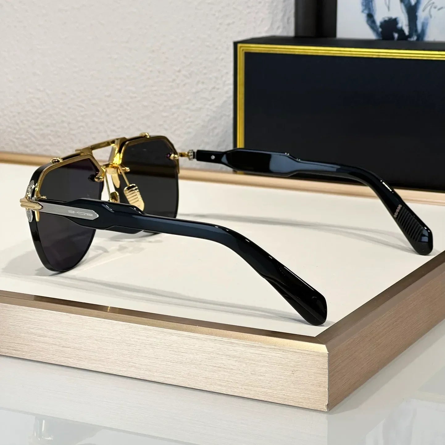 Fashion Sunglasses For Women and Men SIVEBRAND Style Anti-Ultraviolet Retro Plate Full Frame Special design Glasses Random Box