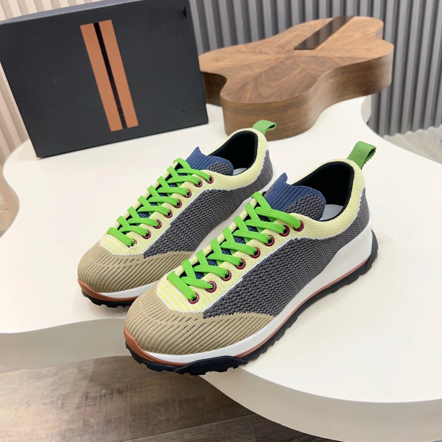 Men Women Sports Shoes New Trendy Male Treking Footwear Non-Slip Trainers Casual Shoes Outdoor Lace-Up Sneakers