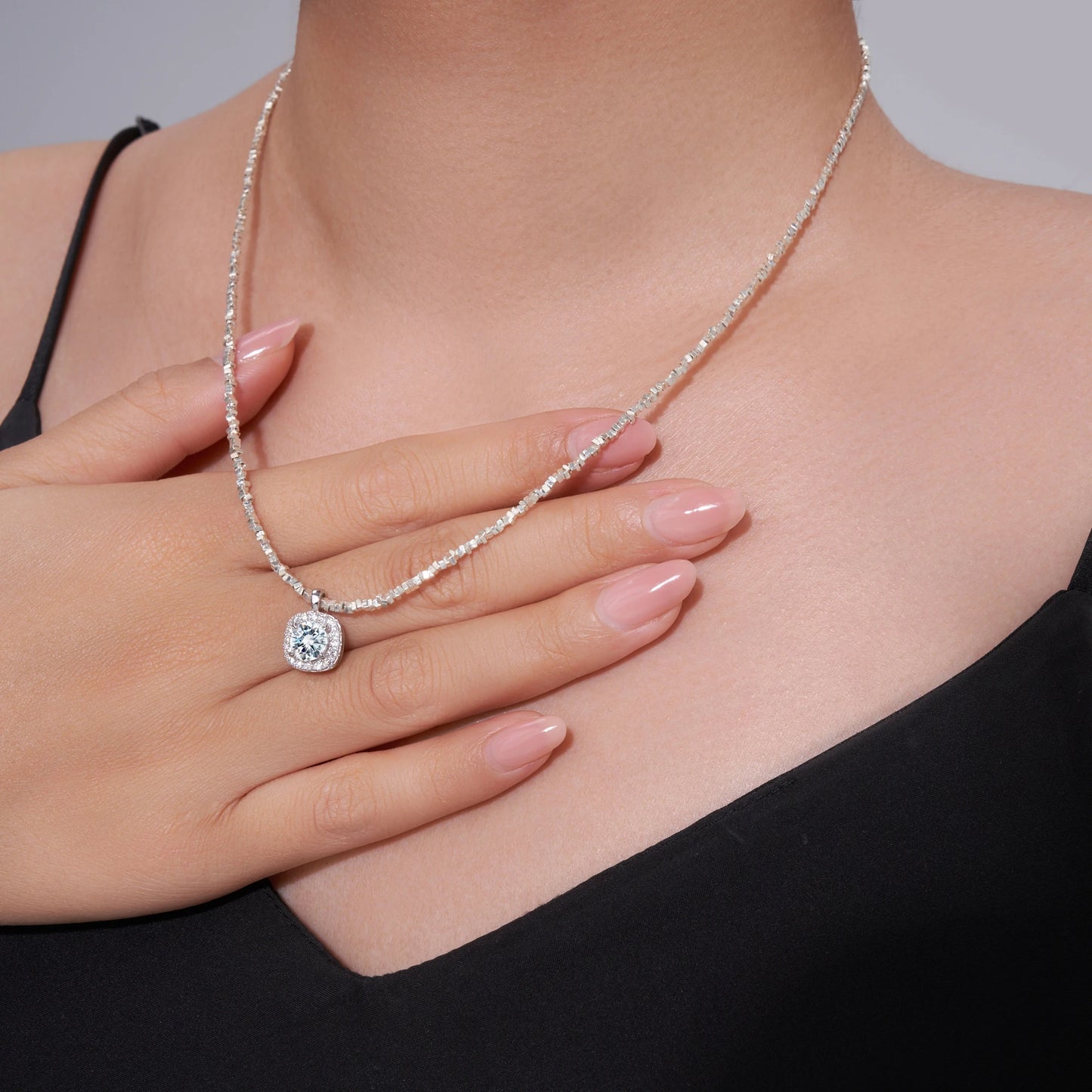 JIUZUAN Sparkling Moissanite Square Pendant Necklace S925 Silver Plated 18K White Gold Luxury Polished Moissanite Necklace