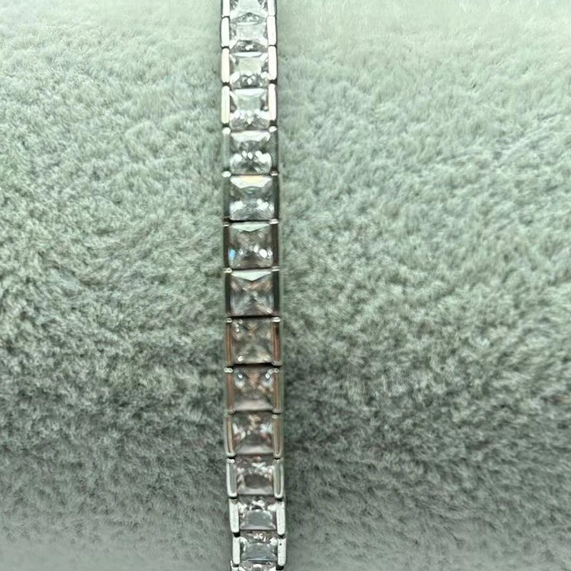One stylish men's and women's bracelet made of 925 sterling silver, perfect for Mother's Day gift