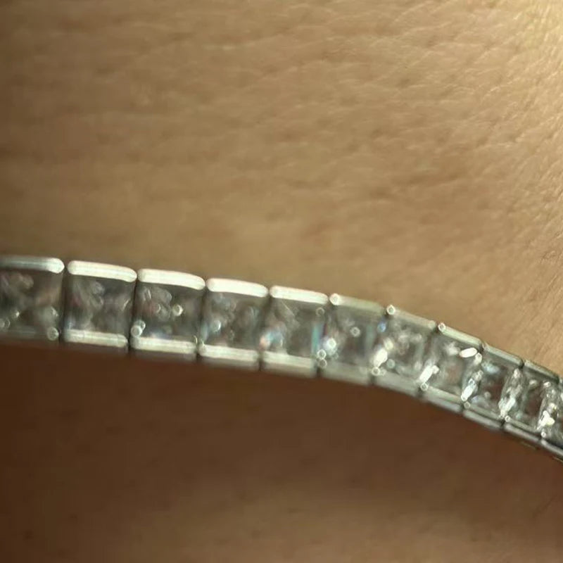 One stylish men's and women's bracelet made of 925 sterling silver, perfect for Mother's Day gift