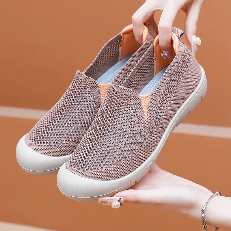Women's casual shoes are lightweight, non slip, breathable, loafers for commuting and travel, flat shoes for comfortable women's