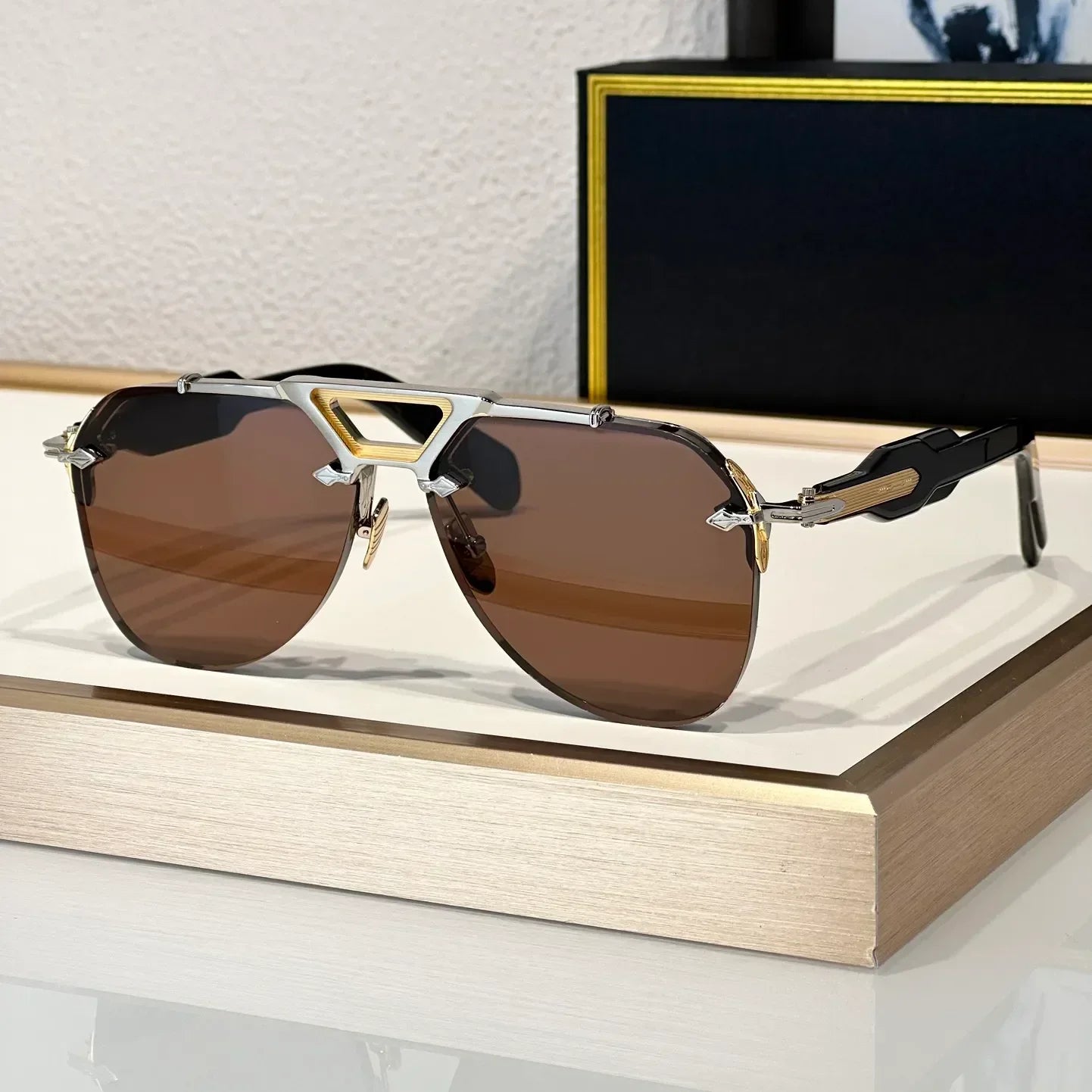 Fashion Sunglasses For Women and Men SIVEBRAND Style Anti-Ultraviolet Retro Plate Full Frame Special design Glasses Random Box