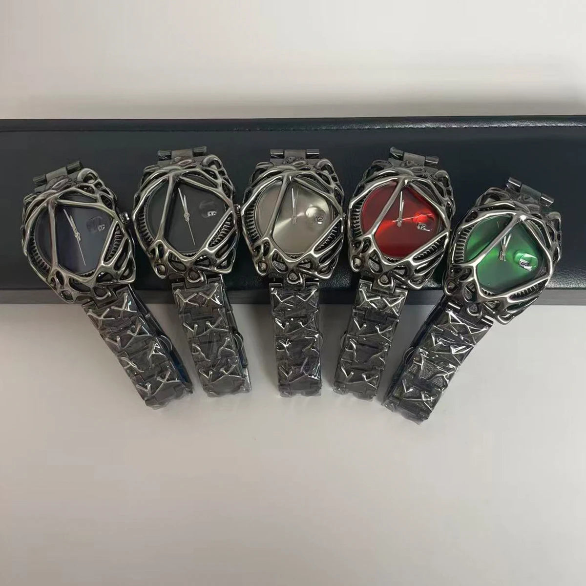 New Y2K Watches for Men Alien Spider Web Alabaster Watch Calendar Waterproof Quartz Wristwatches Relogio Masculino Drop Shipping