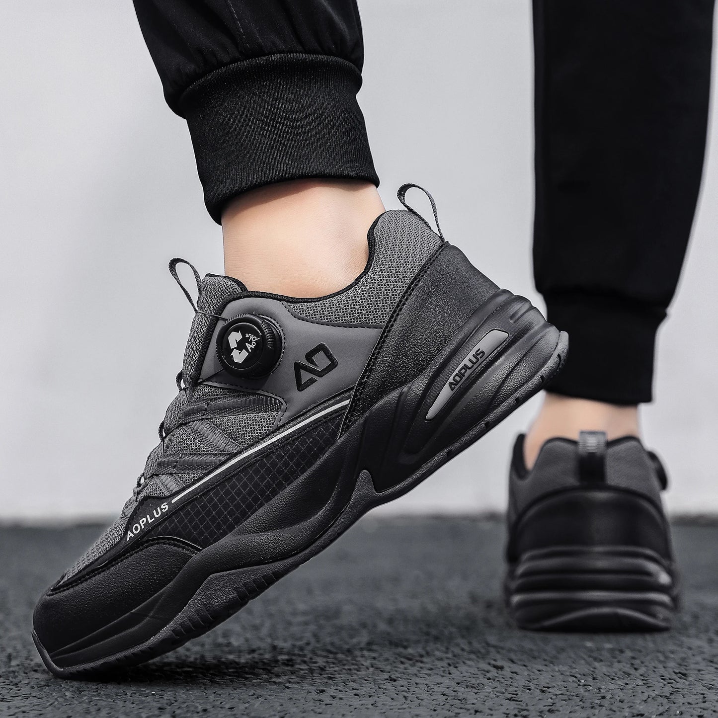 New Fashionable Hiking shoes, Comfortable and Breathable Men's Casual sports shoes, Outdoor walking shoes, black and Gray colors