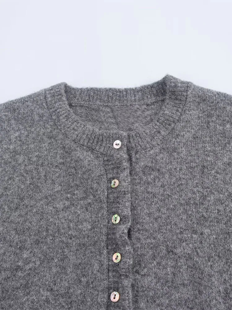 2025 new women's clothing European and American style French design fashionable and simple layered decoration versatile knitted