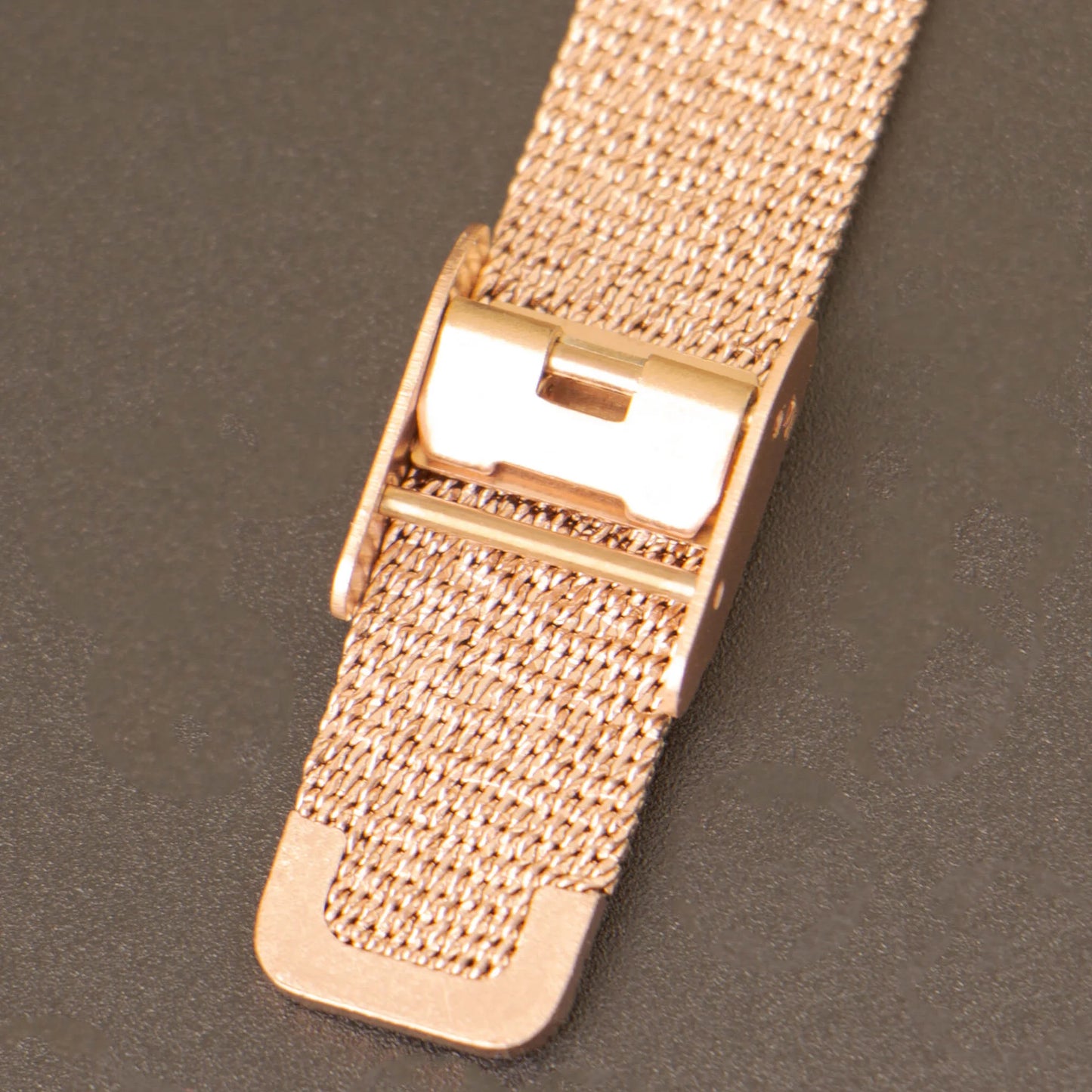 Women’s Luxury Quartz Watch – Gift Box, Zinc Alloy Case, Black Gem Crown, Stainless Steel Mesh Band, Daily & Business Wear