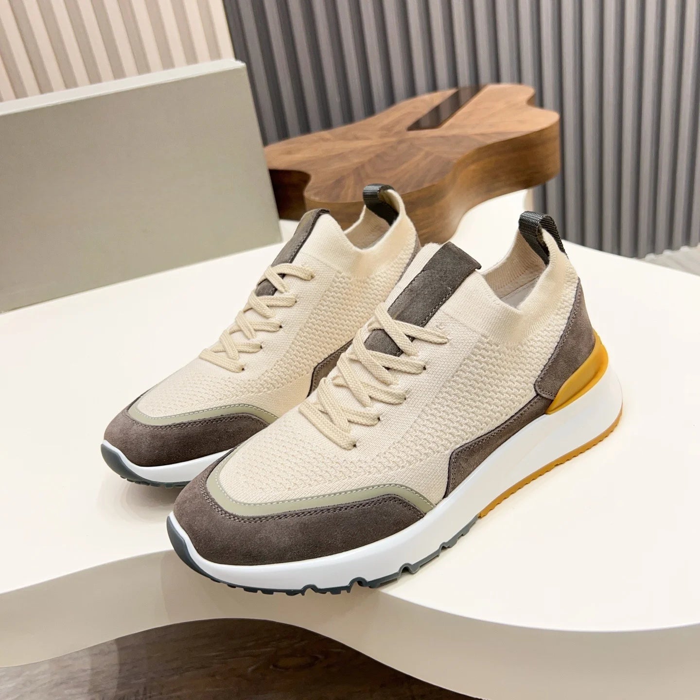 Men Women Sports Shoes New Trendy Male Treking Footwear Non-Slip Trainers Casual Shoes Outdoor Lace-Up Sneakers