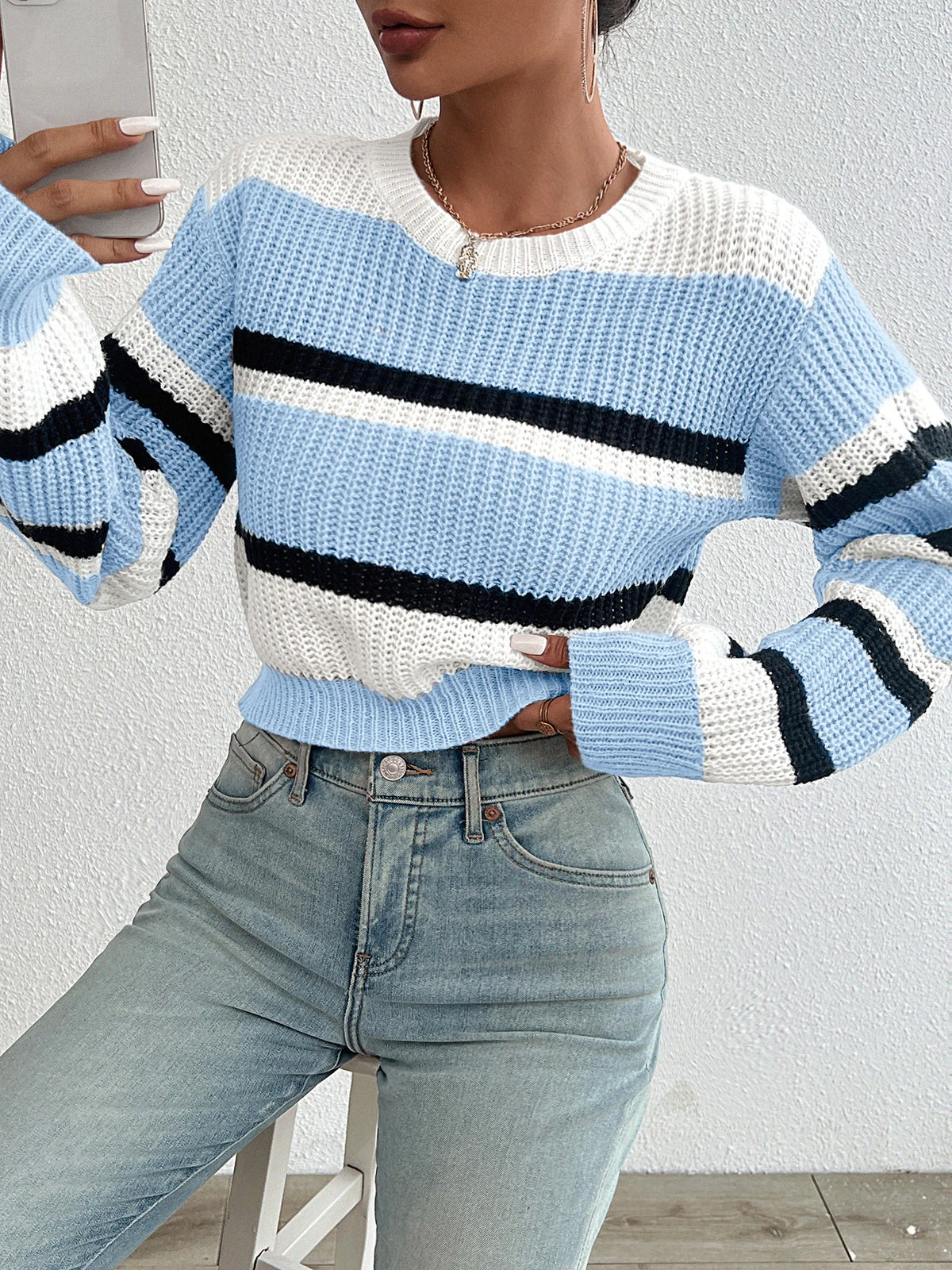 2024 autumn and winter hot sale new acrylic loose drop shoulder round neck color matching knitted long sleeve ladies sweater