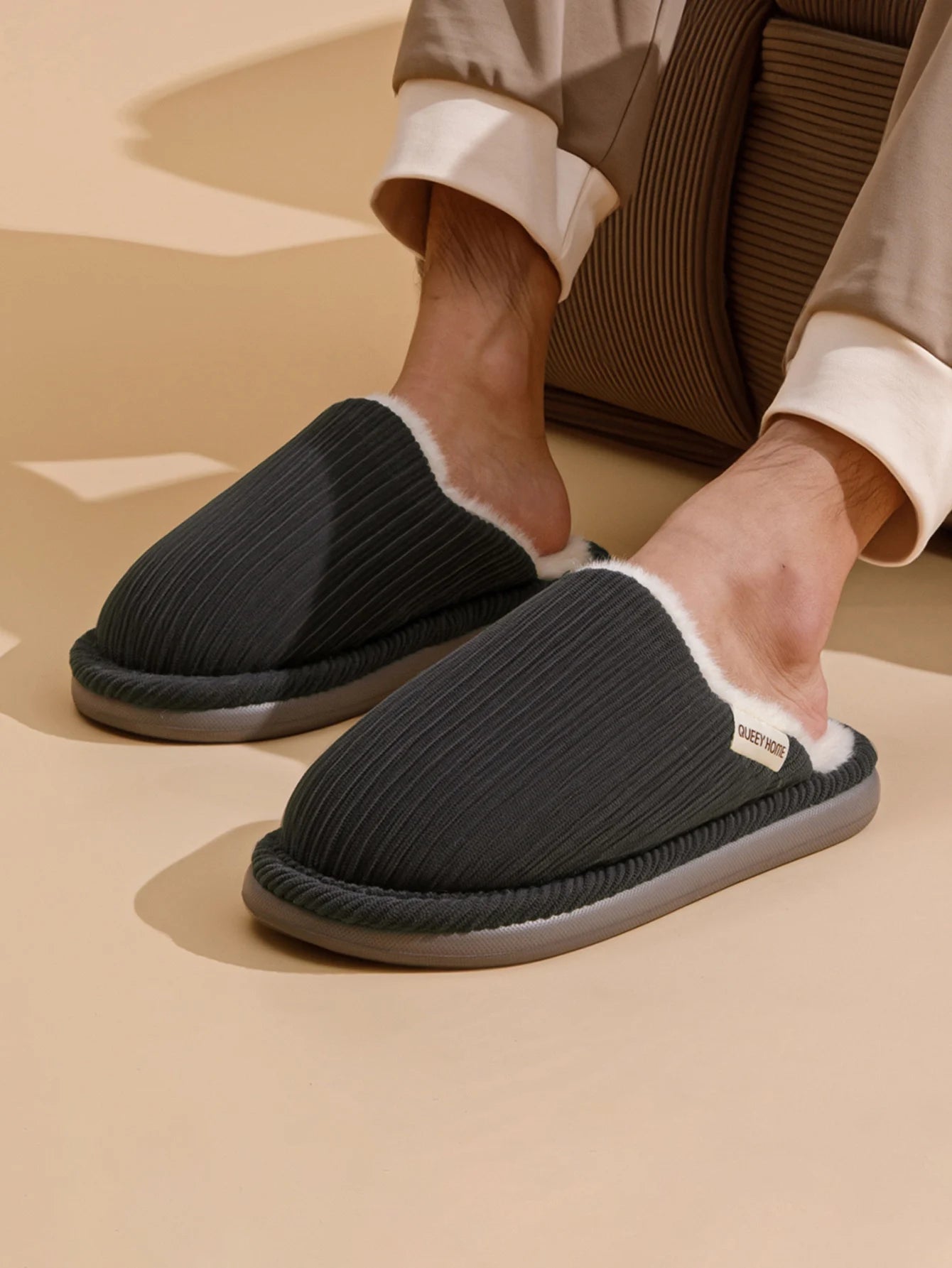 Men's home slippers winter new couple cotton slippers men's winter indoor home stomping sensation thick bottom anti slip toe cov