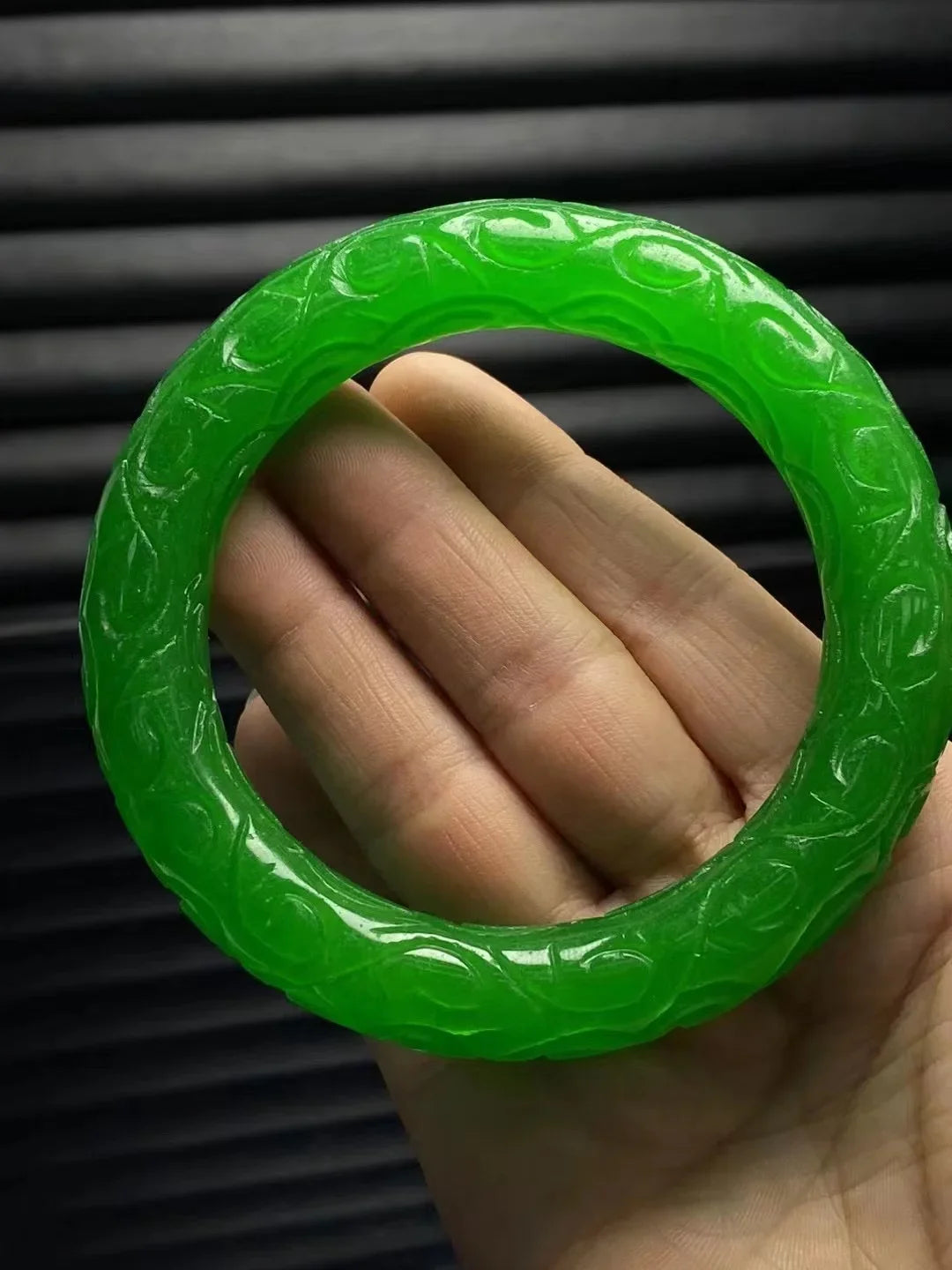 Natural Quartzite Hand Carved Bangle Lucky Bracelet for Women Boutique Emerald Fine Jewelry Accessory